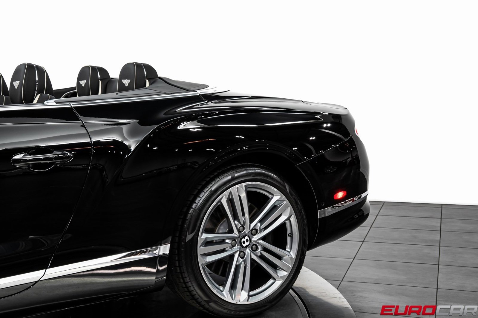 Used 2023 Bentley Continental GT Mulliner image 16