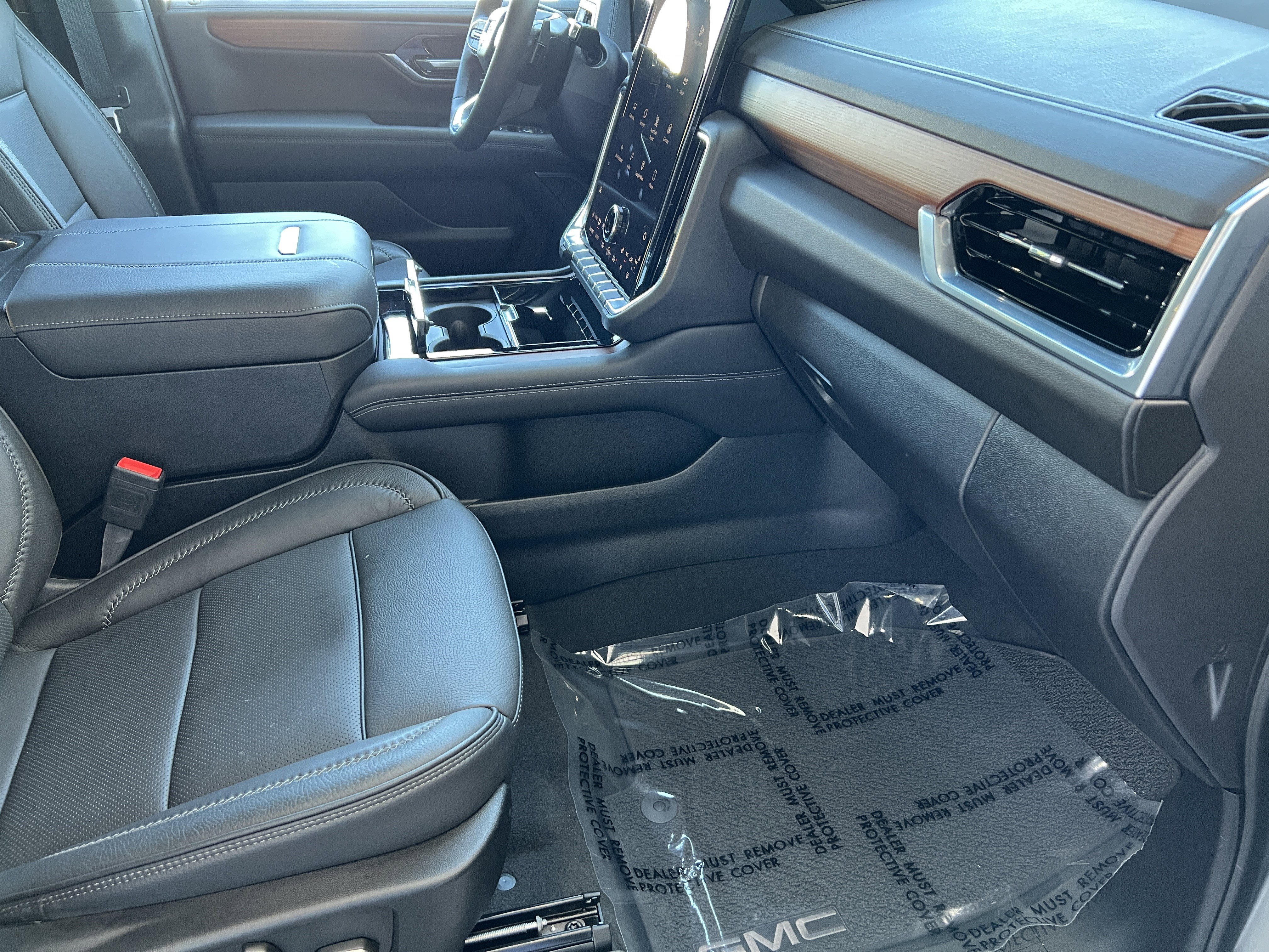 Used 2025 GMC Yukon XL Denali image 30