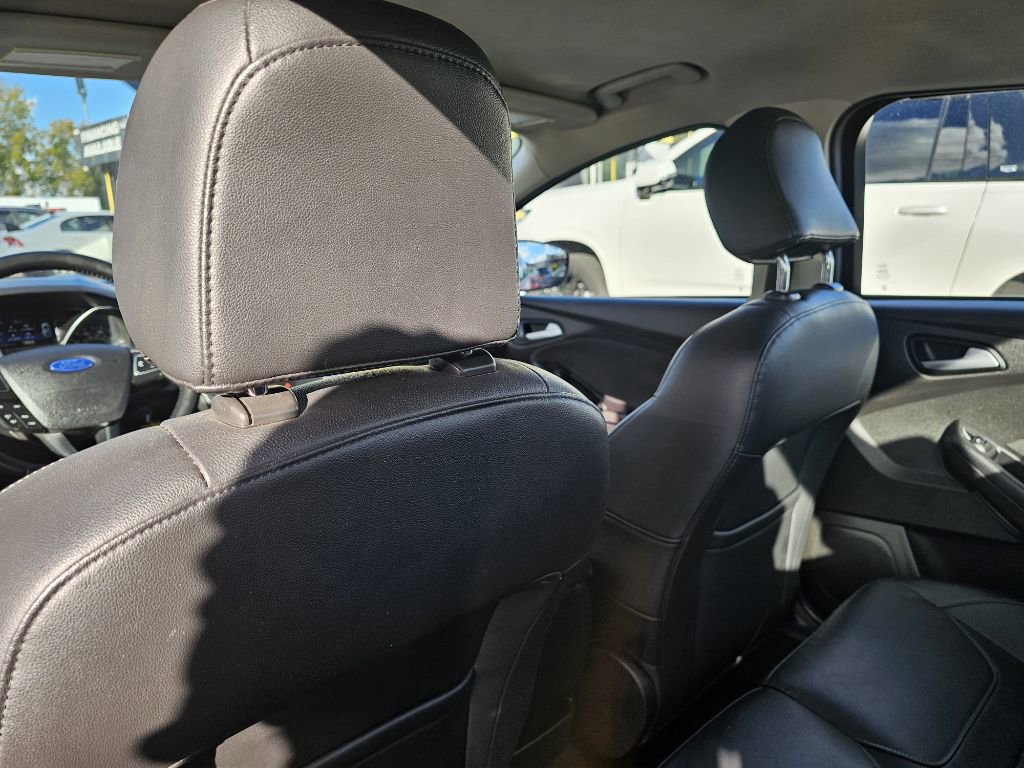 Used 2016 Ford Focus SE w/ Equipment Group 201A image 39