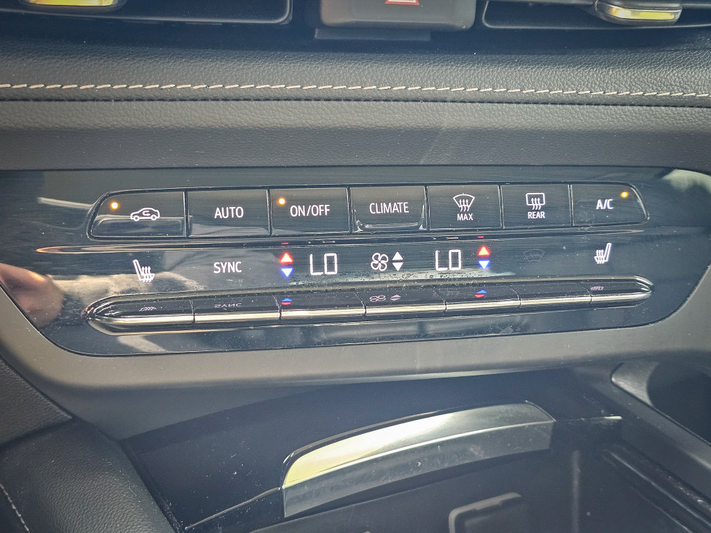 Used 2023 Buick Envision Essence AWD/4WD image 25
