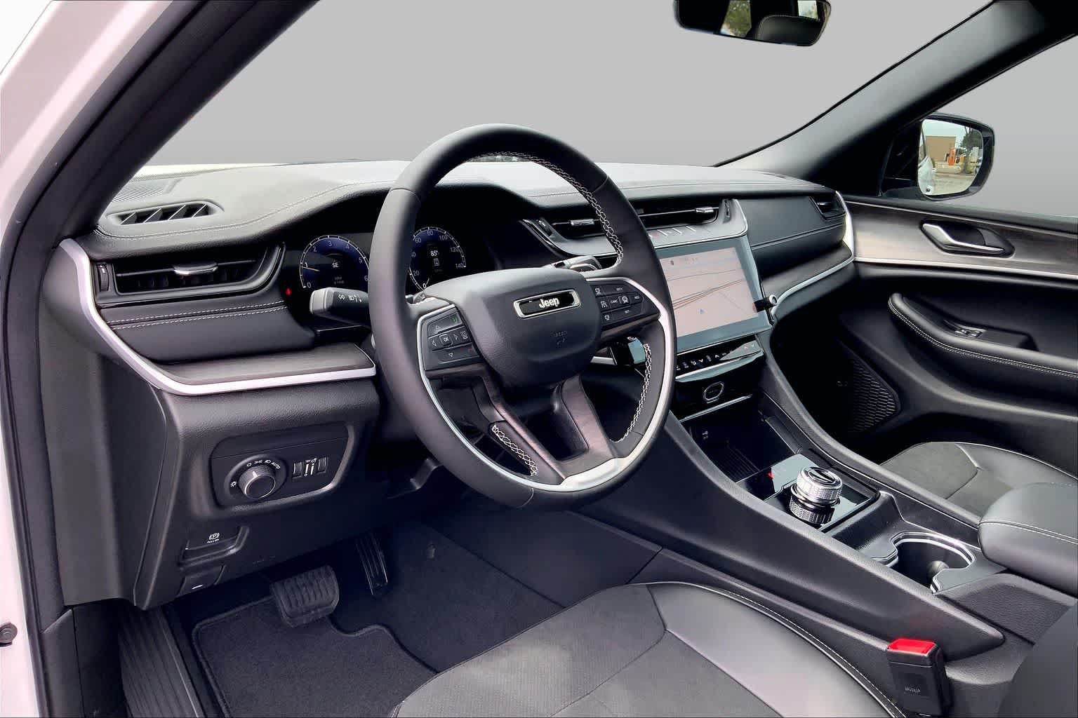 New 2026 Jeep Grand Cherokee Altitude RWD image 6
