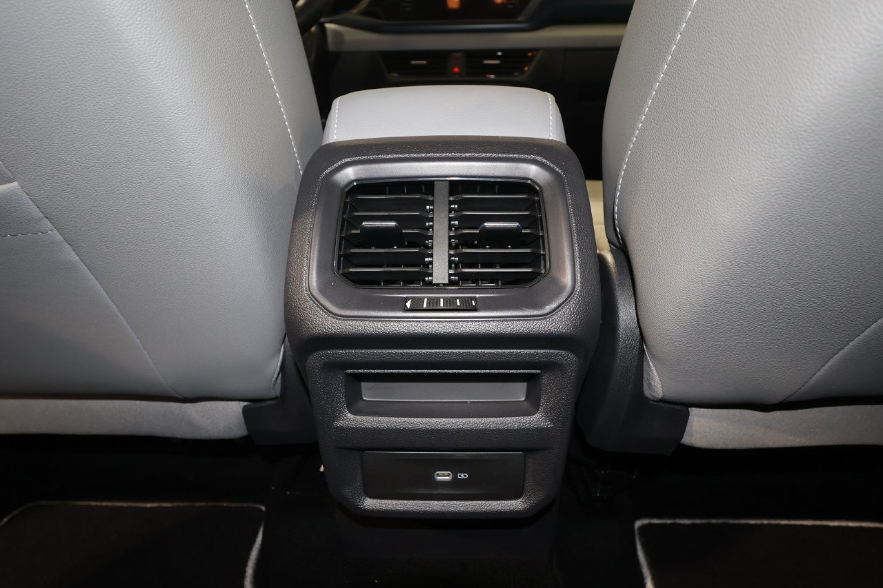 Used 2023 Volkswagen Taos SE FWD image 28
