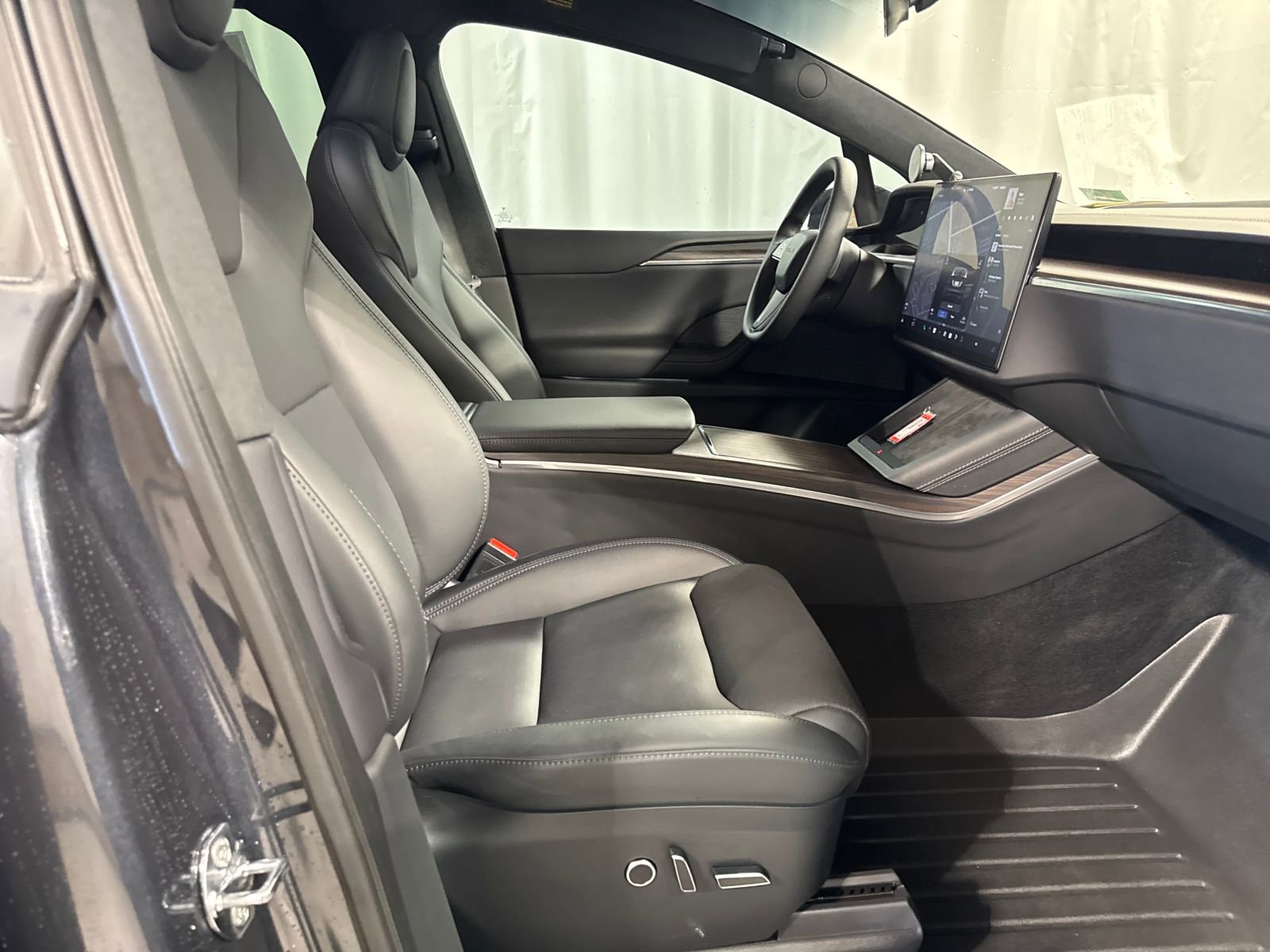 Used 2024 Tesla Model X image 29