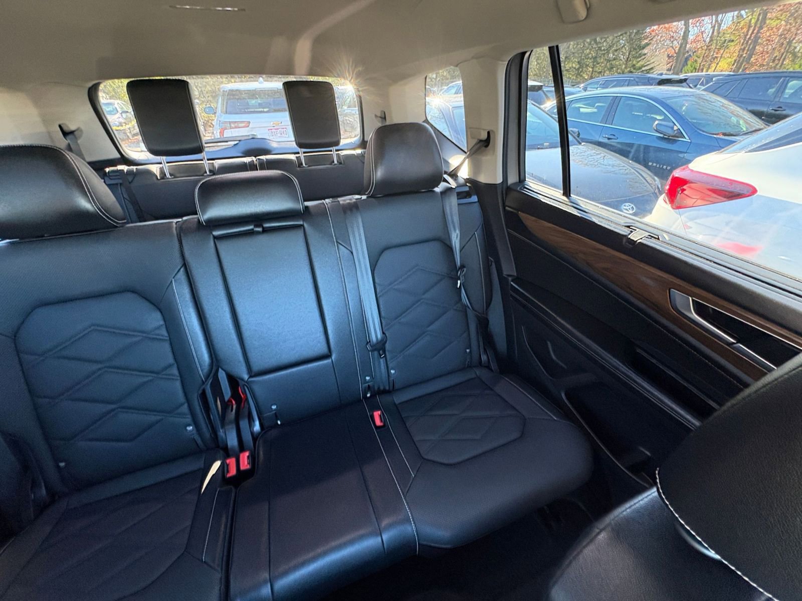 Used 2025 Volkswagen Atlas SE image 33