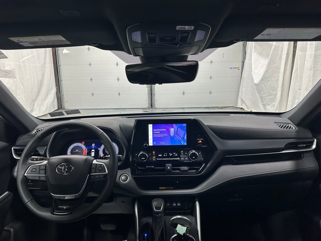 Used 2025 Toyota Highlander XSE image 44