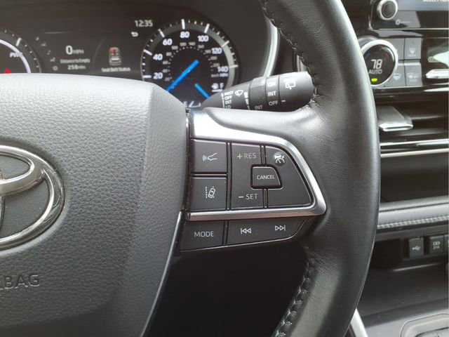 Used 2021 Toyota Highlander XLE image 17