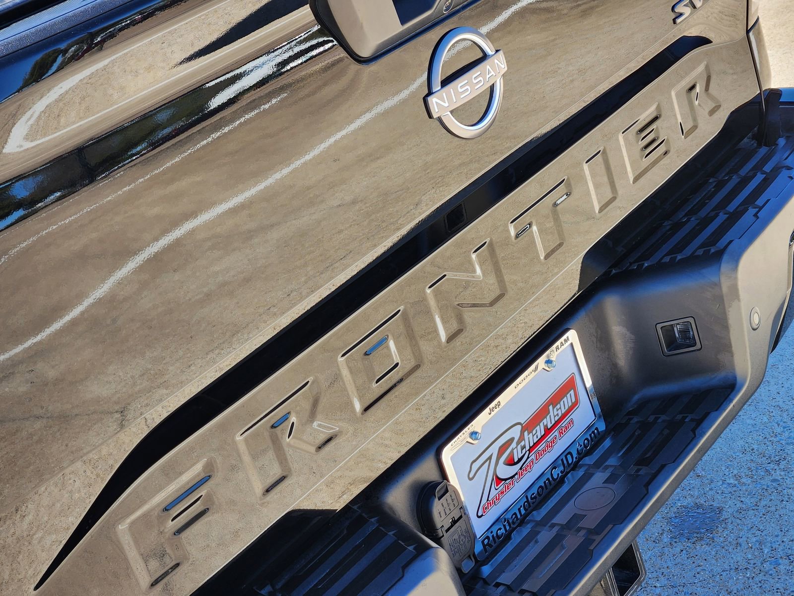 Used 2023 Nissan Frontier SV w/ Technology Package image 18