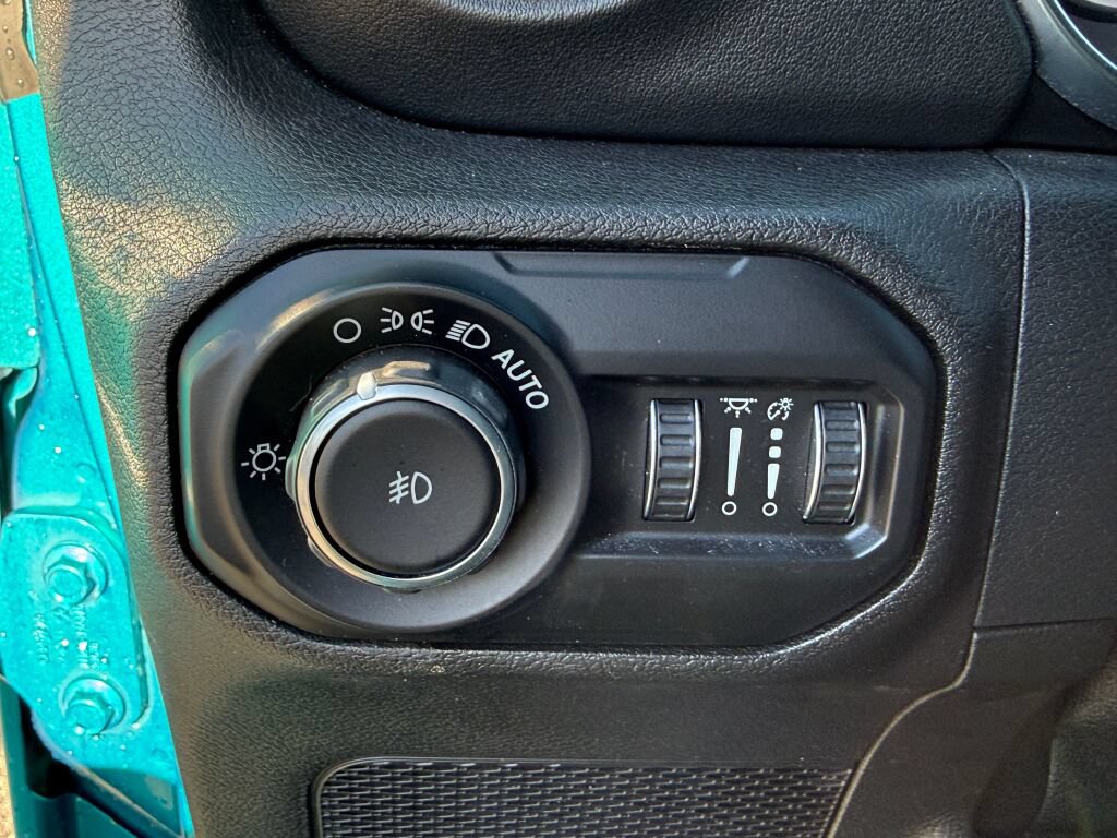 Used 2019 Jeep Wrangler Unlimited Sahara w/ Quick Order Package 24M Moab AWD/4WD image 26