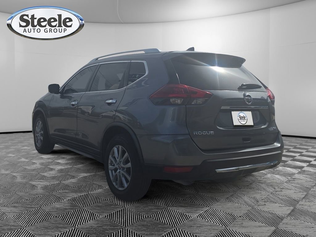 Used 2018 Nissan Rogue SV image 3