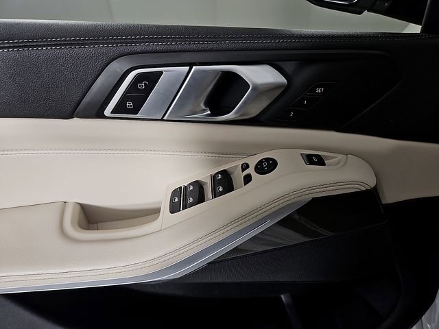 Used 2022 BMW X5 sDrive40i w/ M Sport Package RWD image 13
