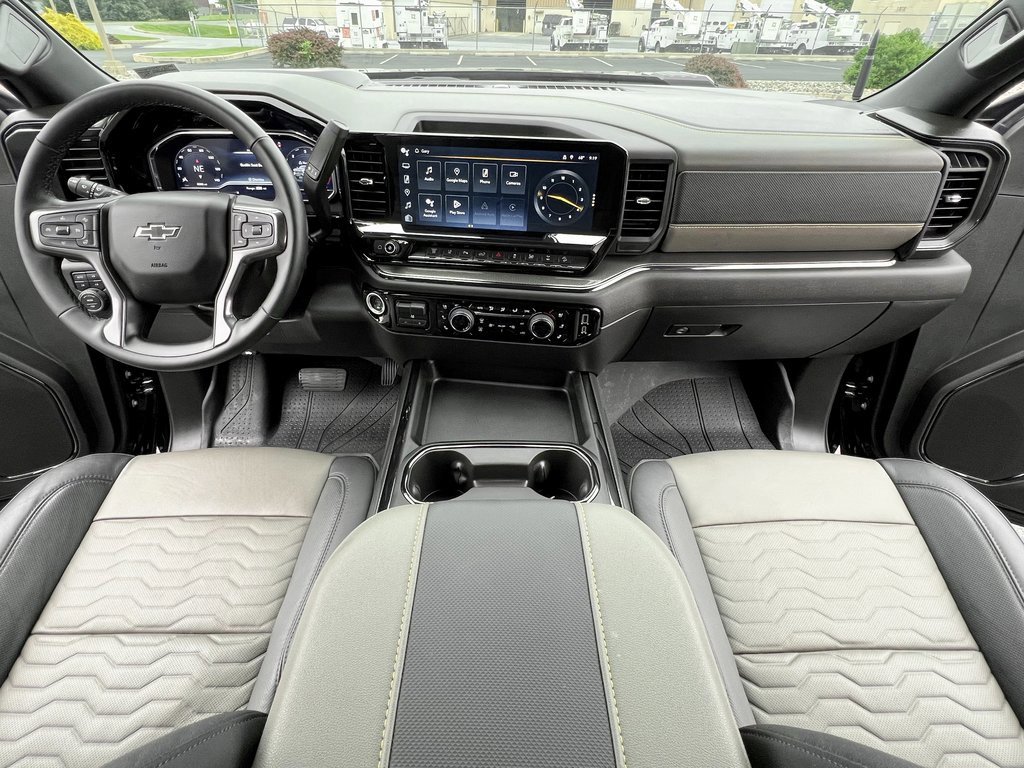 Used 2025 Chevrolet Silverado 2500 ZR2 w/ Technology Package image 4