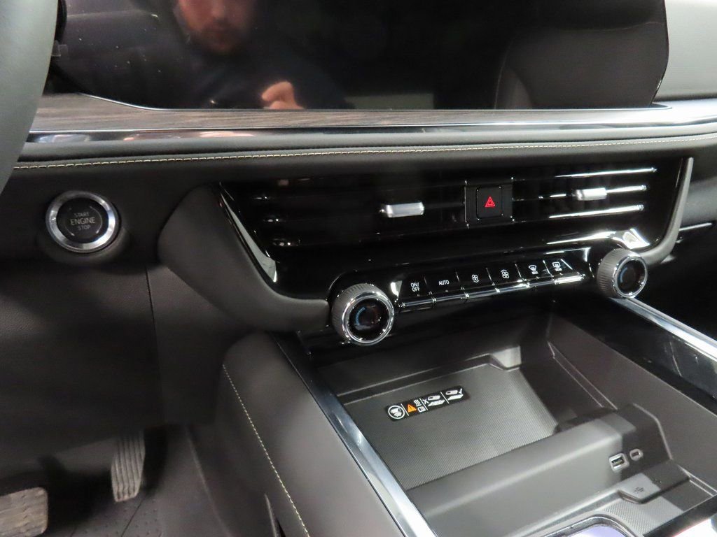 Used 2025 Chevrolet Suburban Premier image 60