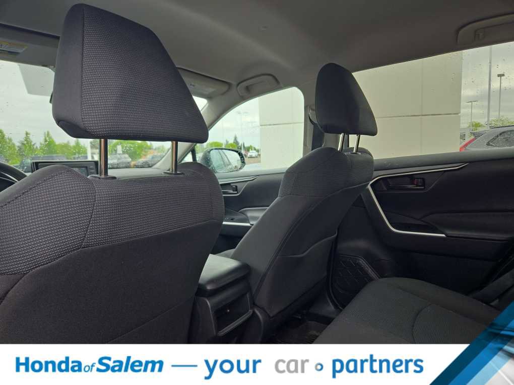 Used 2021 Toyota RAV4 LE FWD image 9