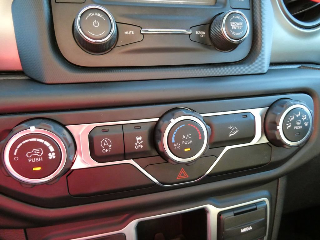 Used 2018 Jeep Wrangler Unlimited Sport AWD/4WD image 28