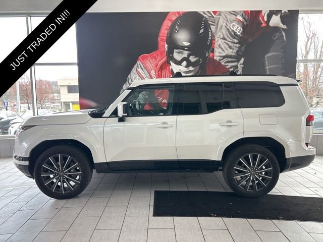 Used 2025 Lexus GX 550 w/ Accessory Package (2T) image 2