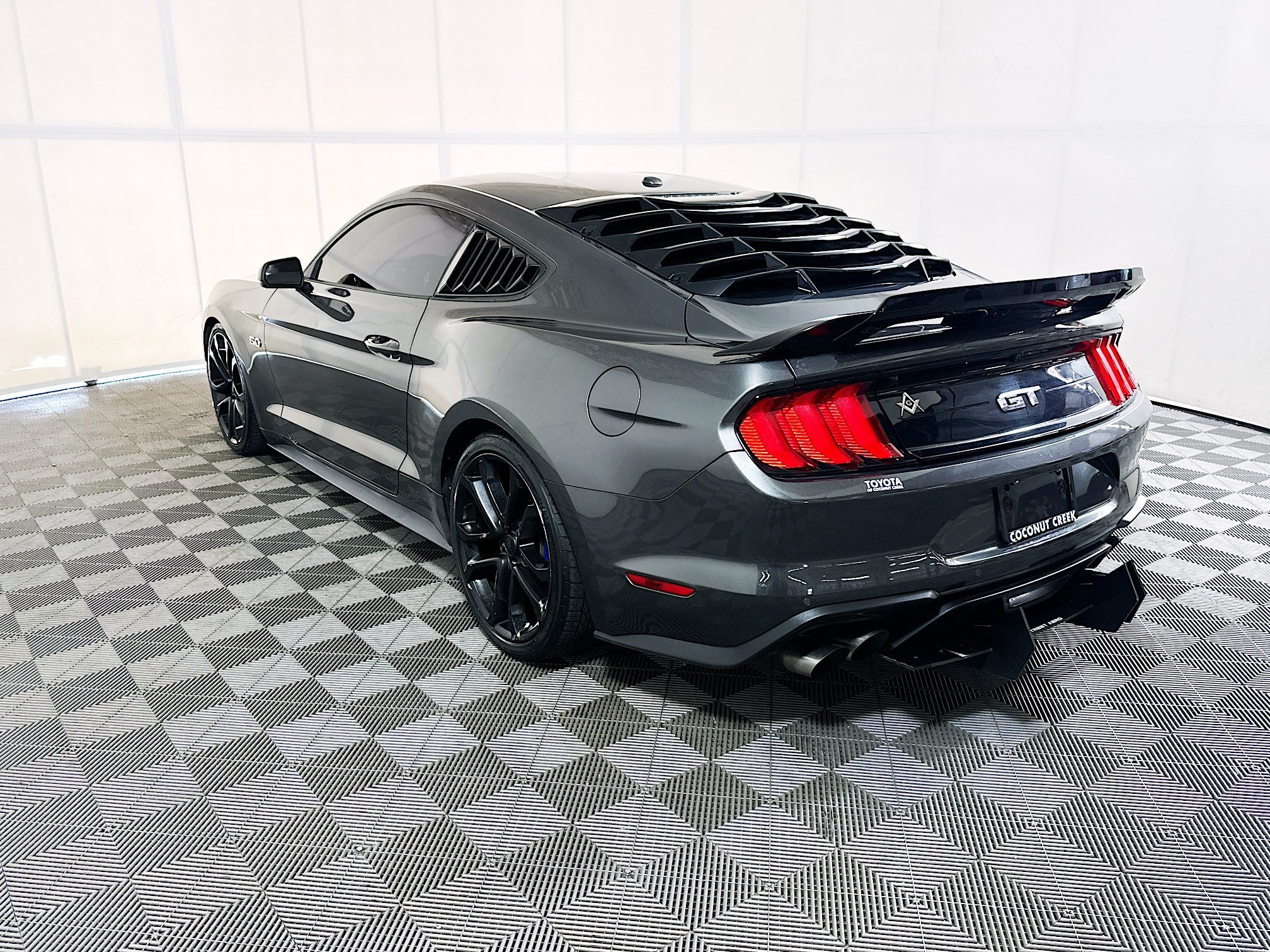 Used 2018 Ford Mustang GT Premium RWD image 5