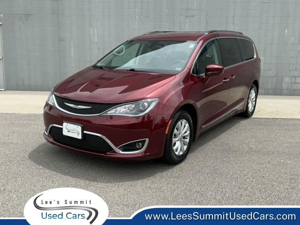 Used 2017 Chrysler Pacifica Touring-L FWD video 1