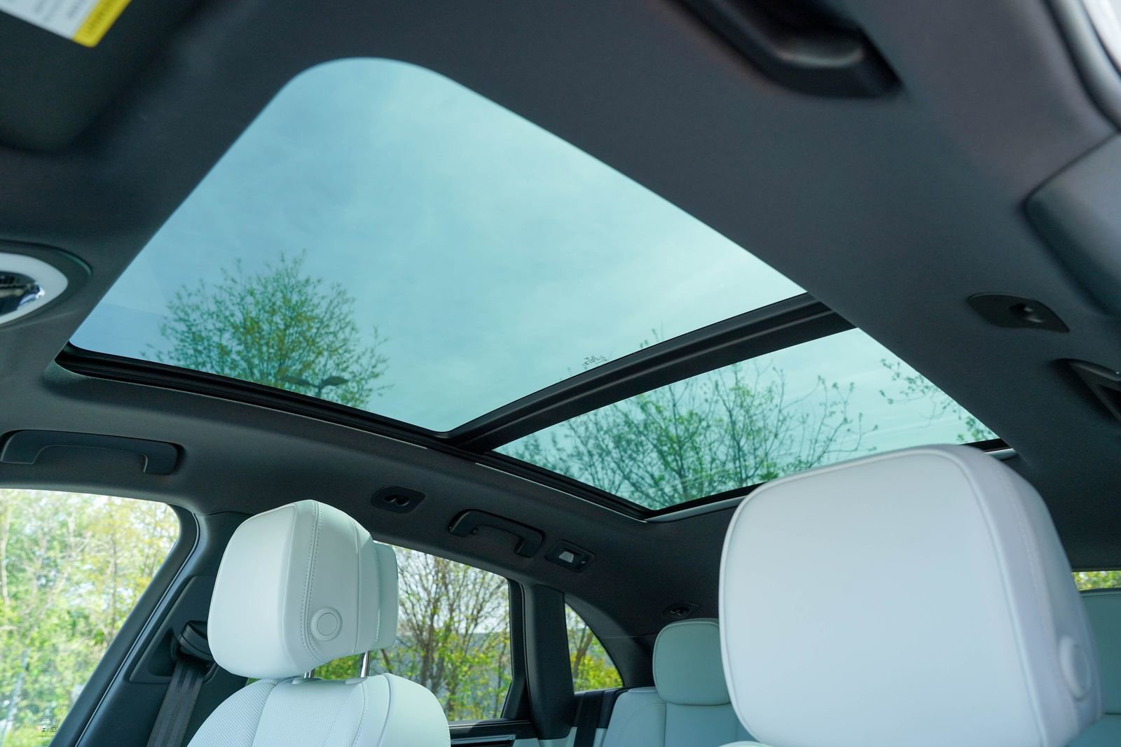 Certified 2025 Porsche Macan image 31