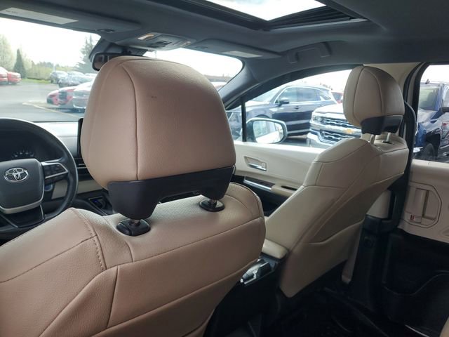 Used 2024 Toyota Sienna LE FWD image 12