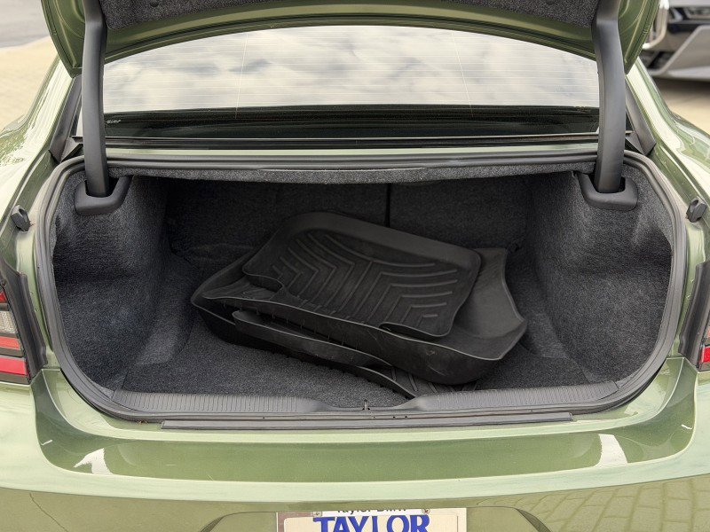 Used 2022 Dodge Charger R/T w/ Plus Group image 17