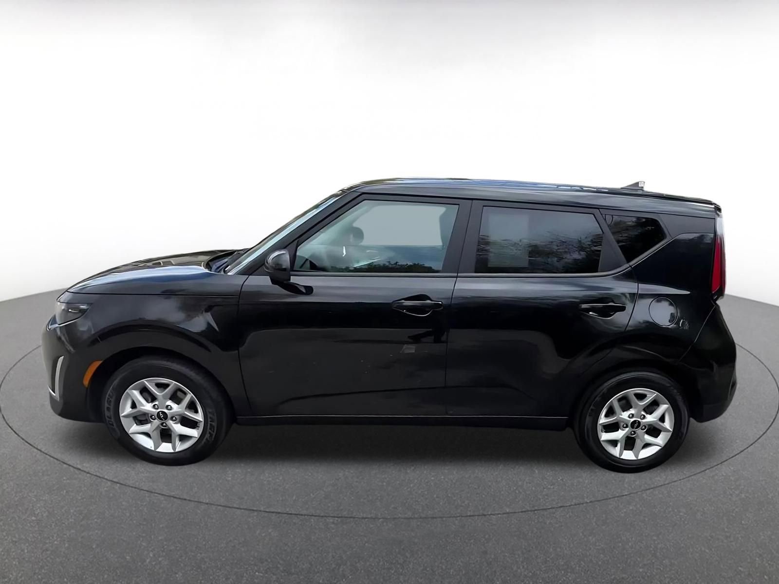 Used 2025 Kia Soul LX w/ LX Technology Package image 9