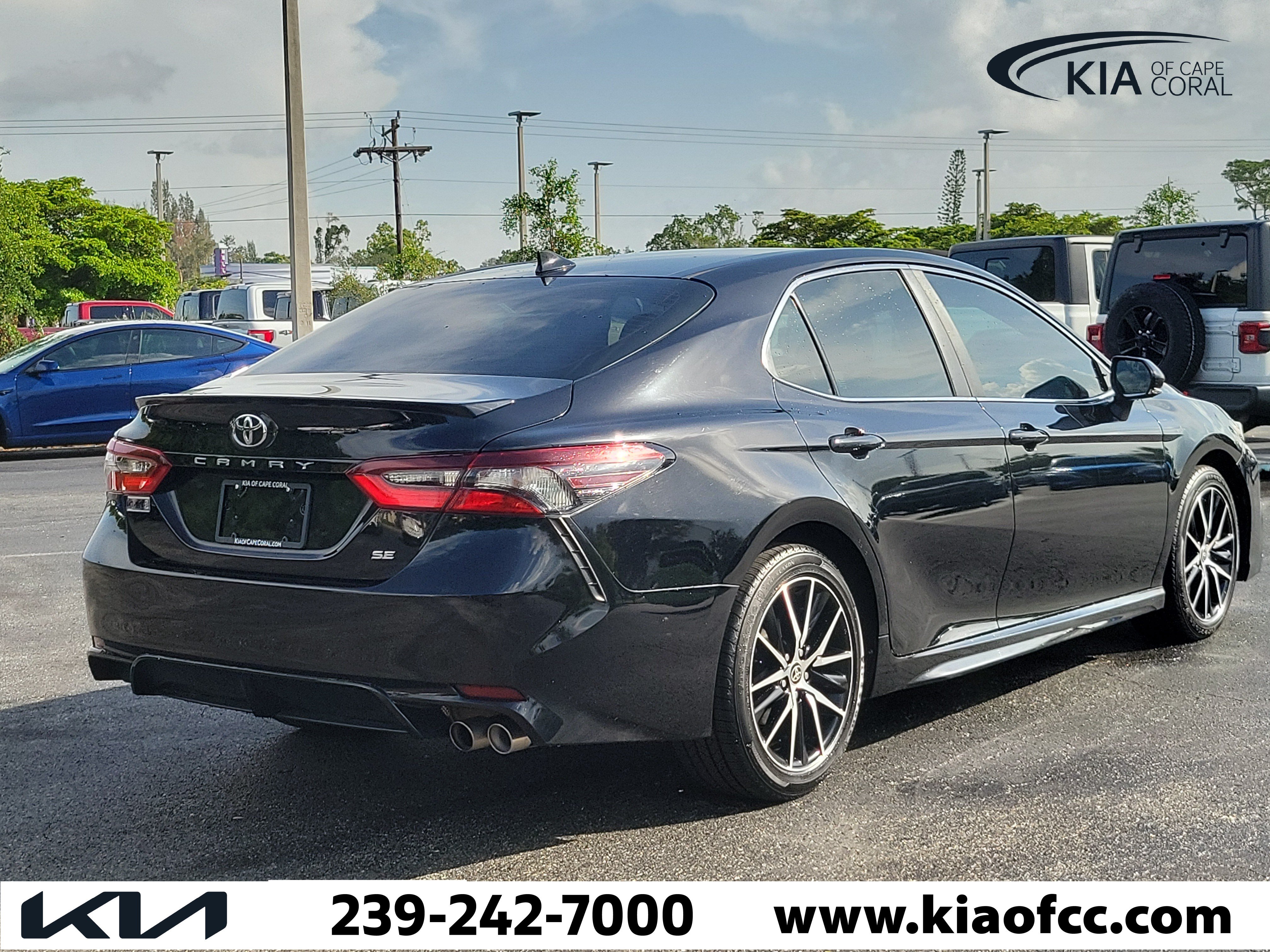 Used 2023 Toyota Camry SE FWD image 6