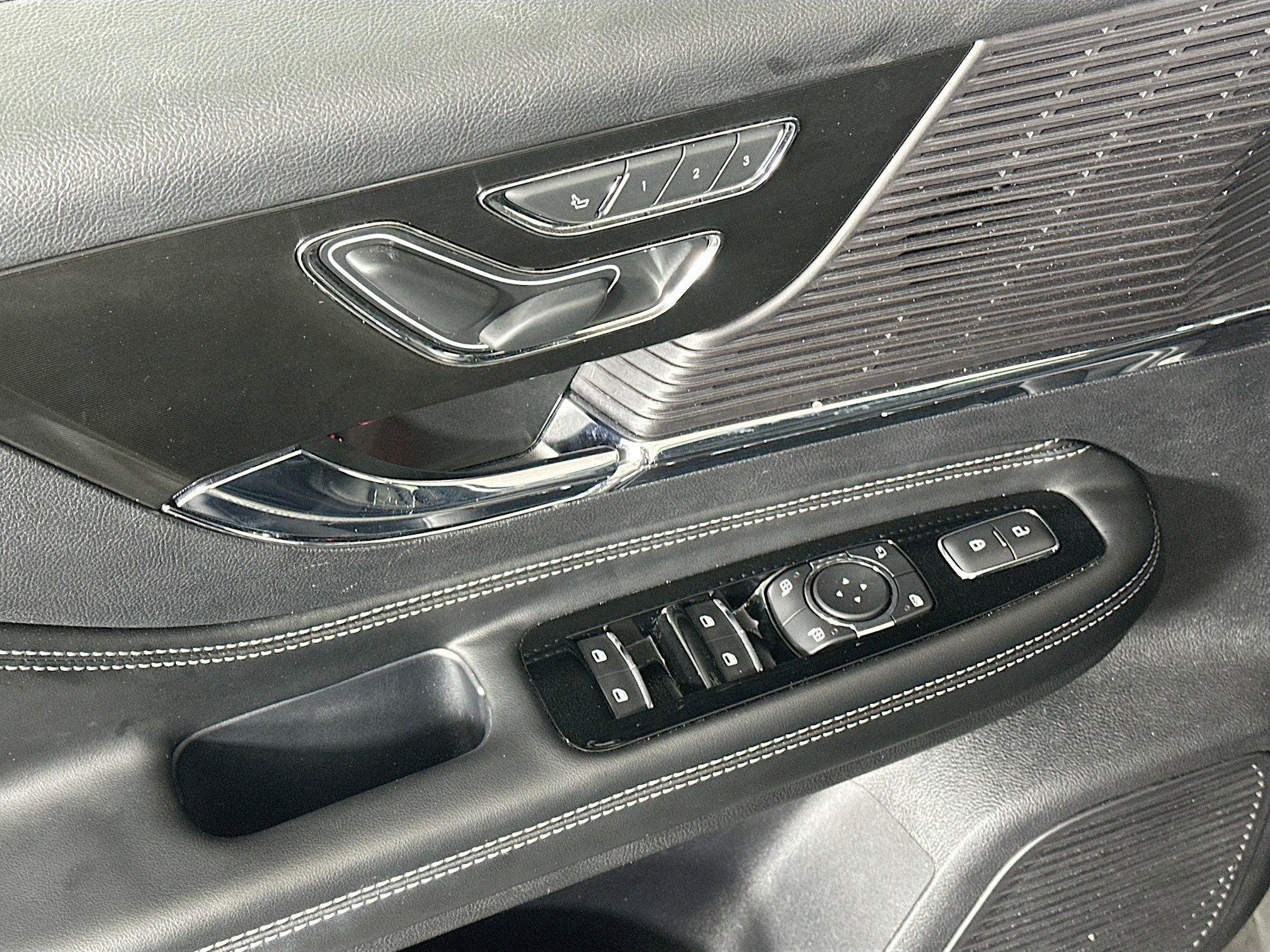 Used 2022 Lincoln Corsair Reserve image 15