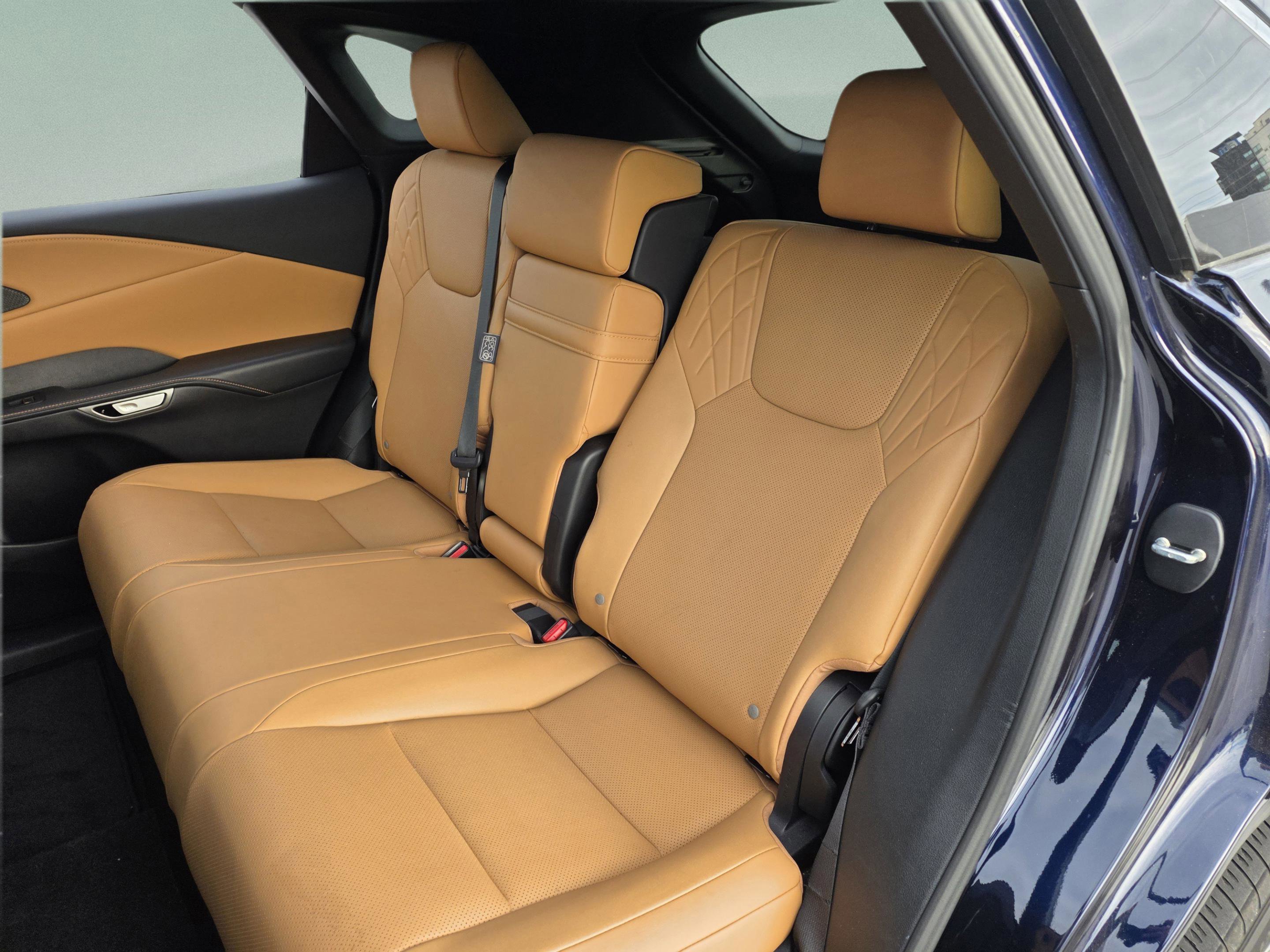 Used 2024 Lexus RX 350 Premium w/ Accessory Package (Z1) image 18