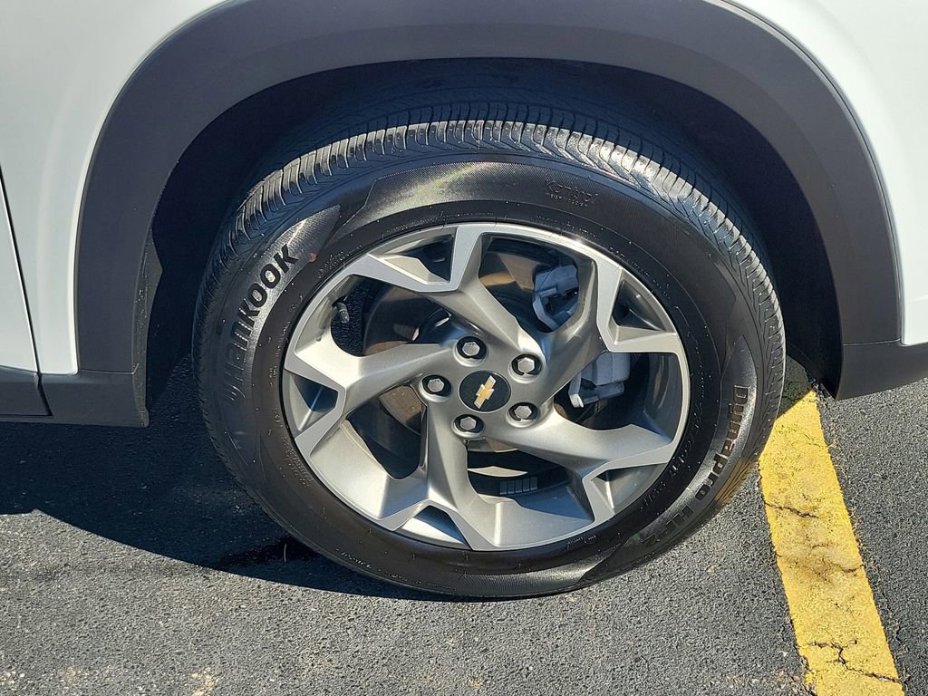 Certified 2025 Chevrolet Trax LT w/ LT Convenience Package FWD image 7