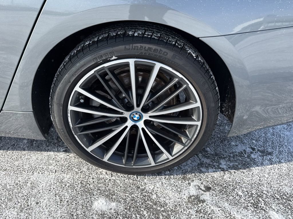 Used 2023 BMW 530e xDrive w/ Premium Package image 6
