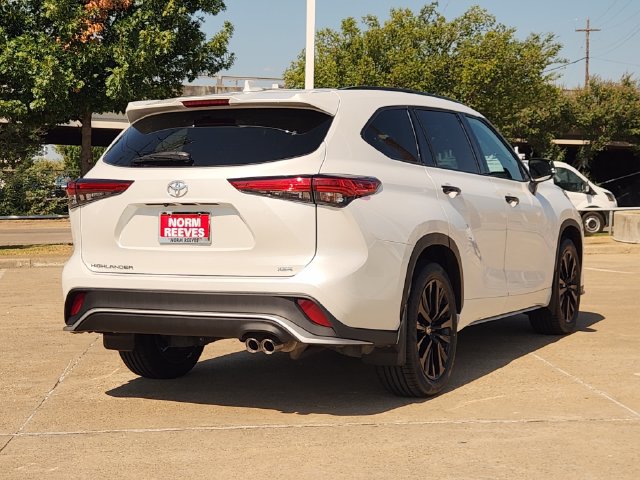 Used 2023 Toyota Highlander XSE FWD image 3