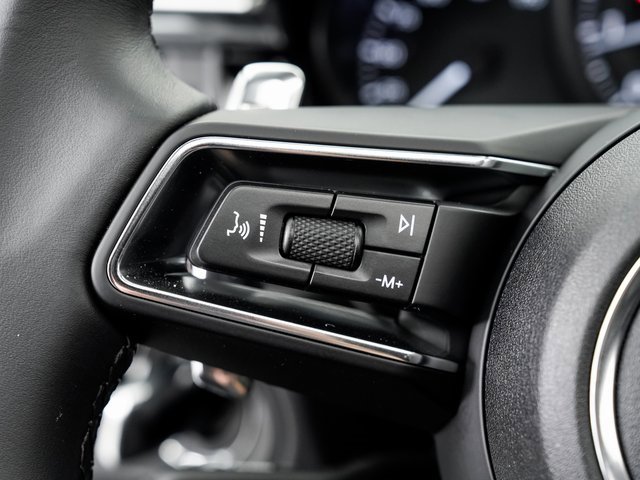 Certified 2025 Porsche Macan image 14
