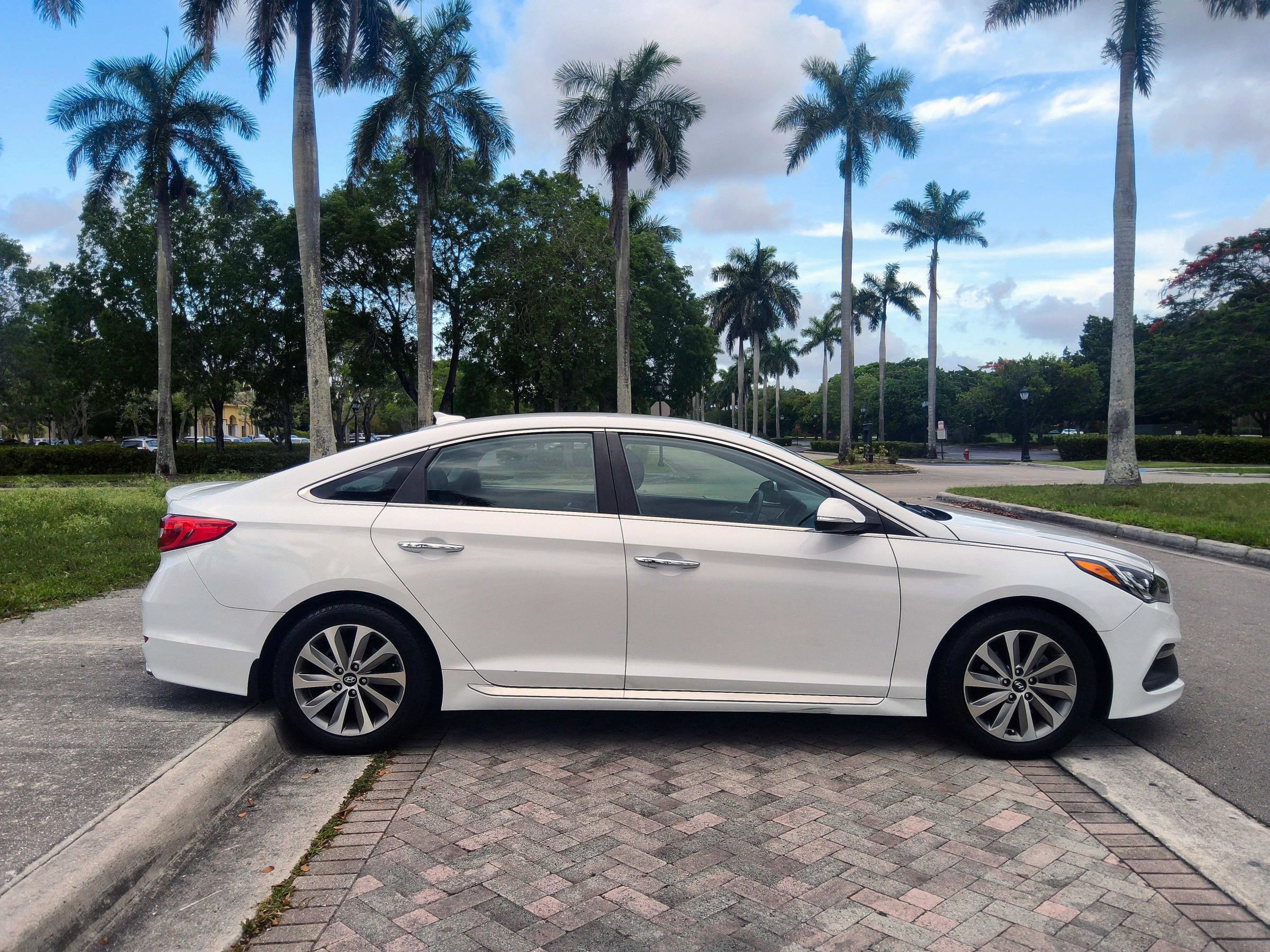 Used 2016 Hyundai Sonata Sport w/ Option Group 02 FWD image 19