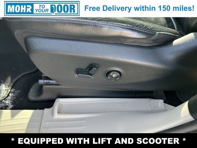 Used 2017 Chrysler Pacifica Touring-L image 11