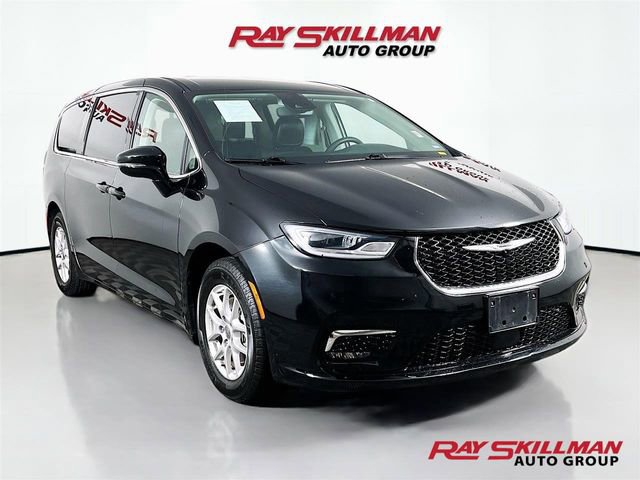 Used 2024 Chrysler Pacifica Touring-L FWD image 1