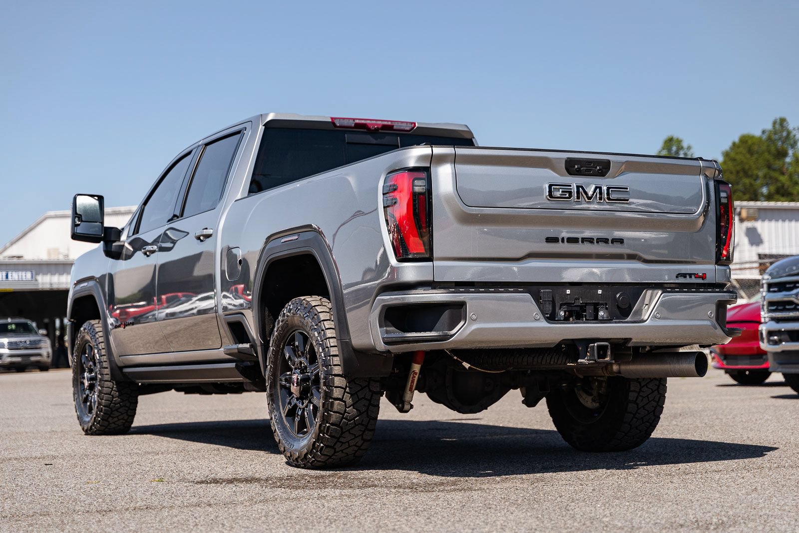 Used 2024 GMC Sierra 2500 AT4 w/ AT4 Premium Plus Package AWD/4WD image 5