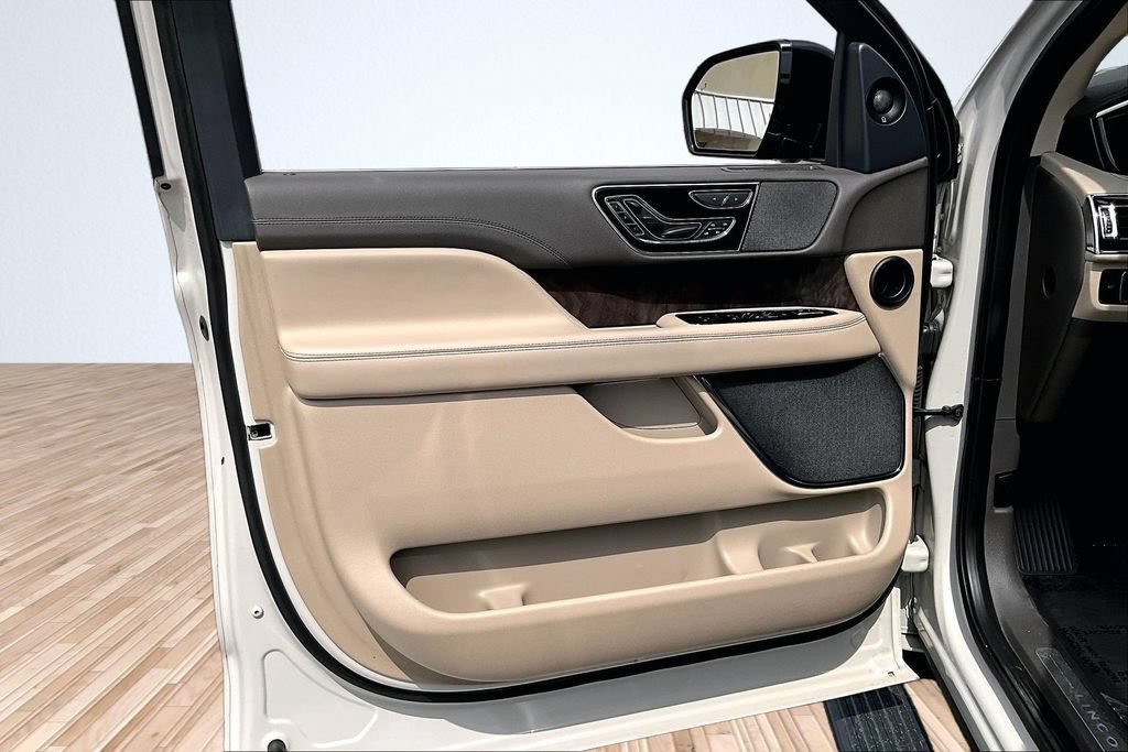 Used 2022 Lincoln Navigator Reserve AWD/4WD image 17