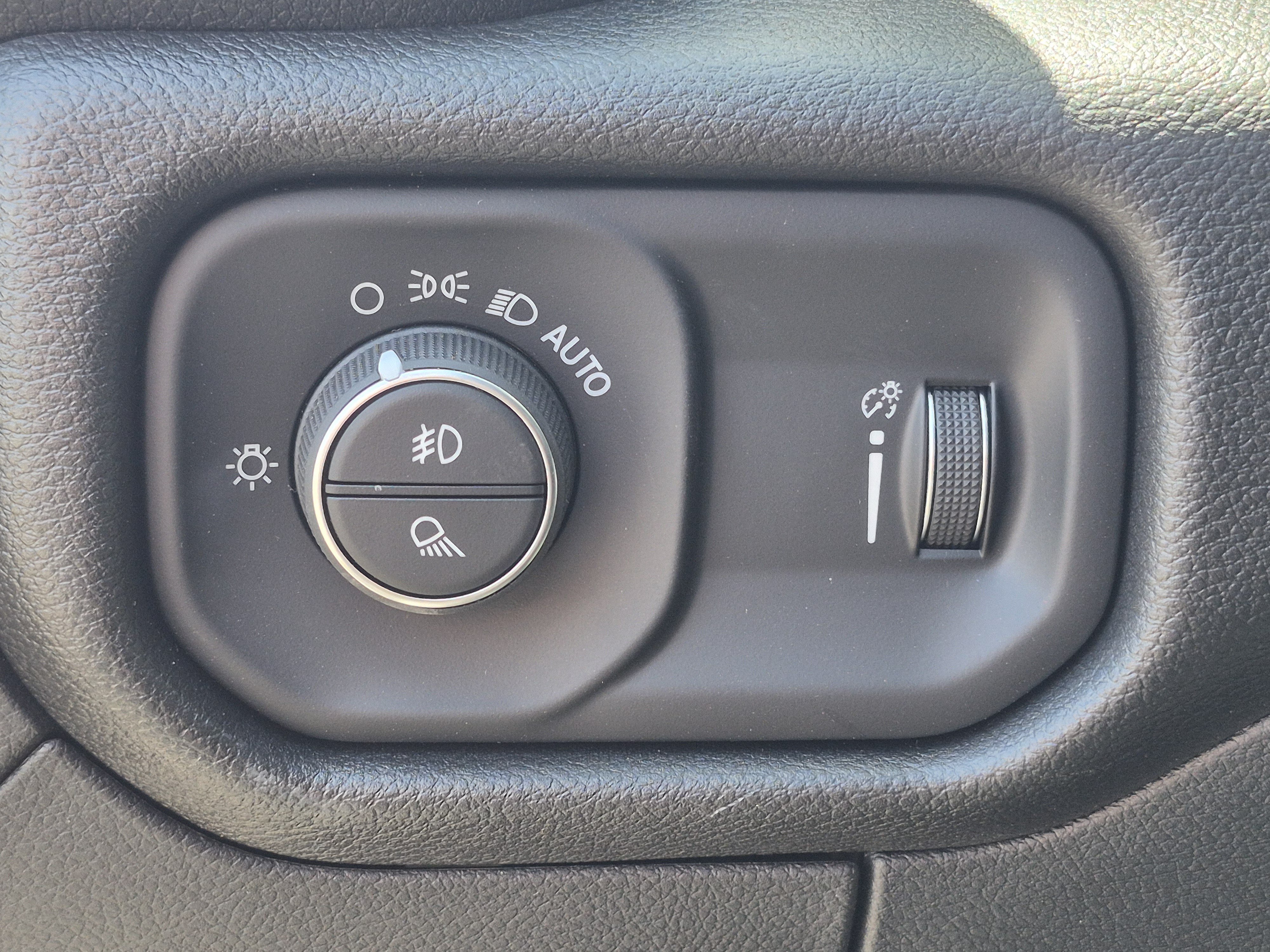 New 2026 RAM 1500 Express AWD/4WD image 13
