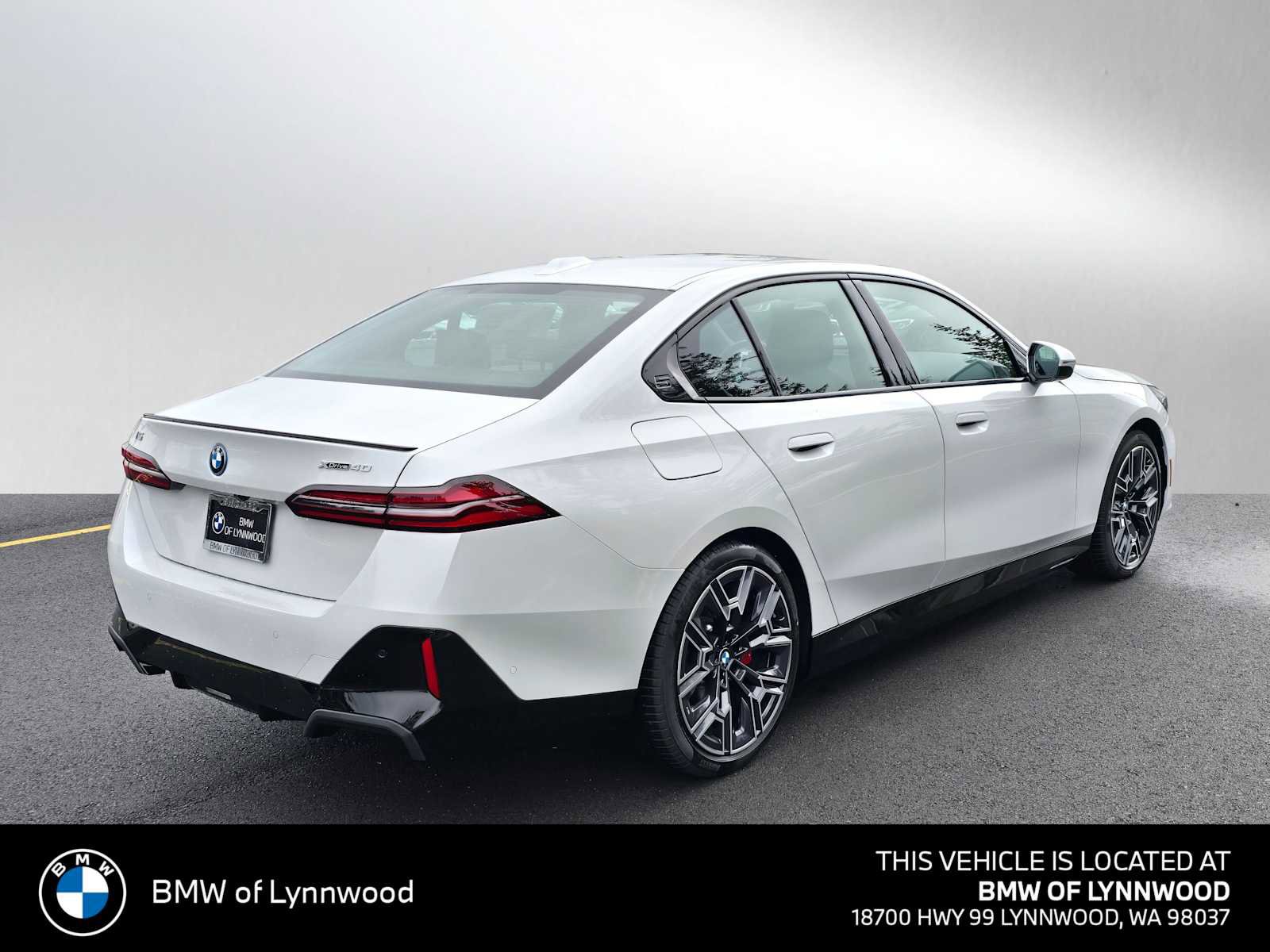 New 2026 BMW i5 eDrive40 w/ M Sport Package AWD/4WD image 3