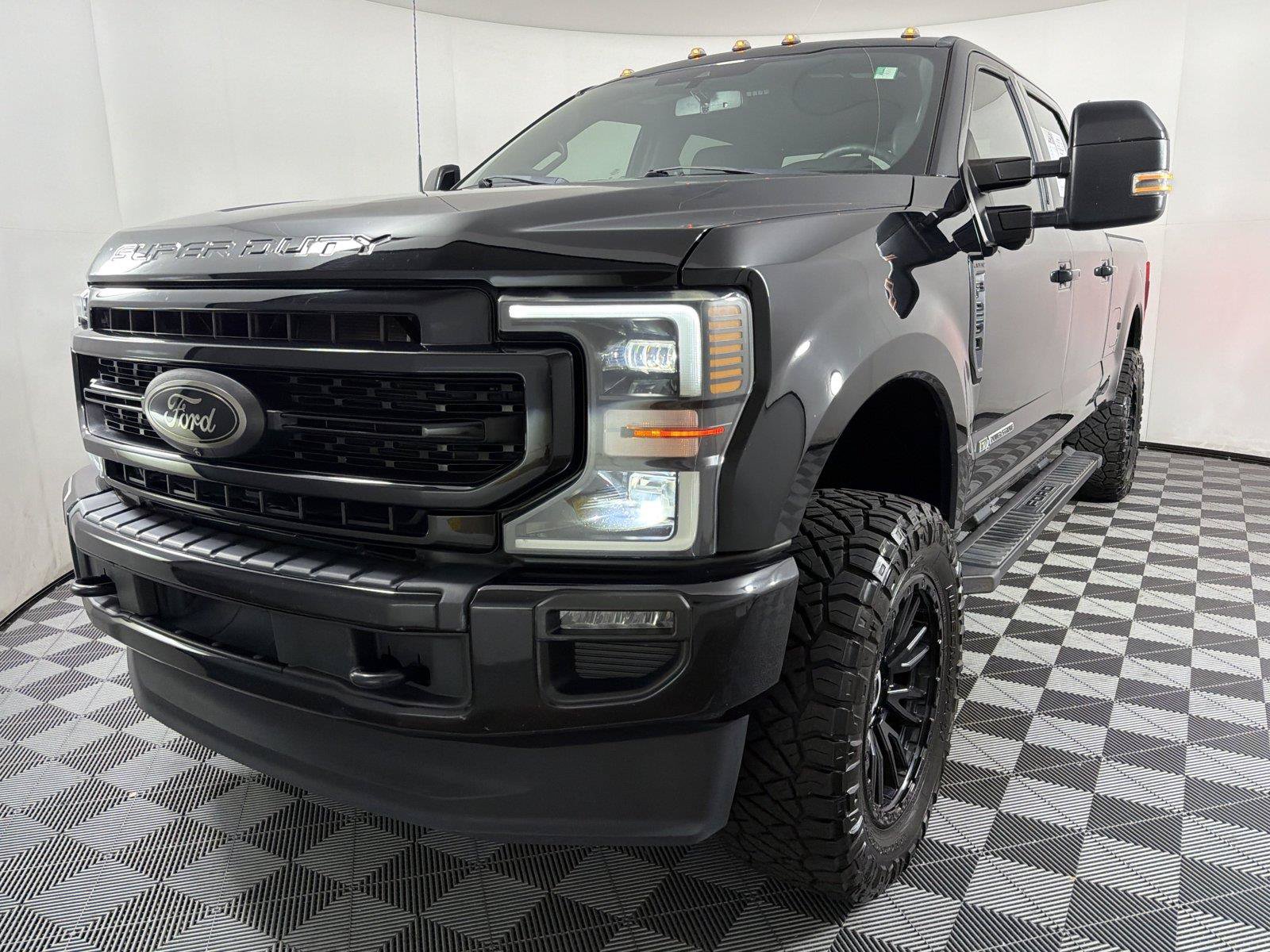 Used 2022 Ford F250 Lariat w/ Black Appearance Package AWD/4WD image 3