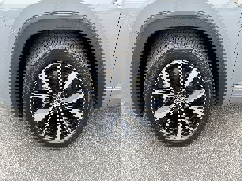 Used 2025 Volkswagen Atlas SEL Premium R-Line image 13