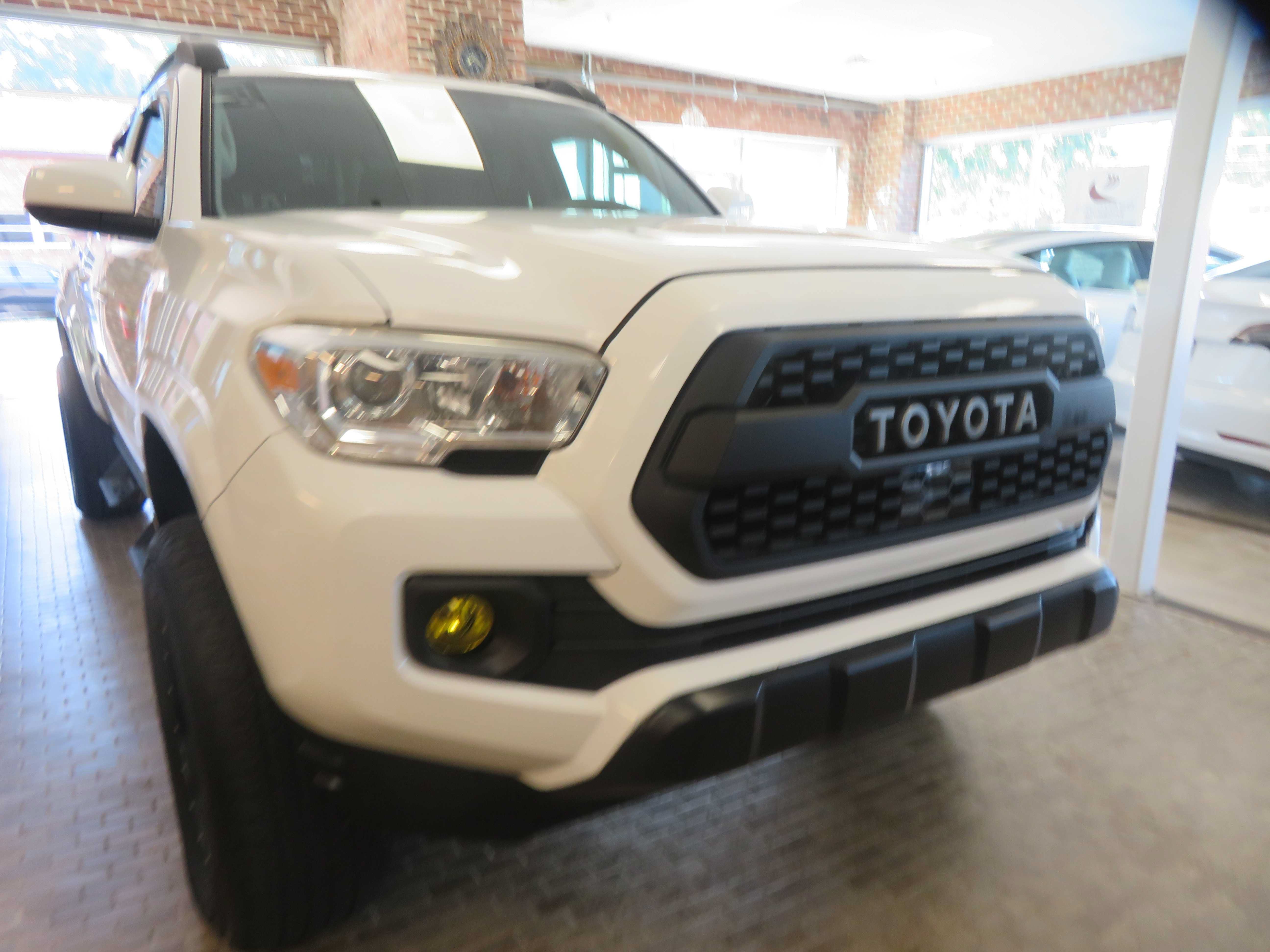 Used 2020 Toyota Tacoma SR AWD/4WD image 59