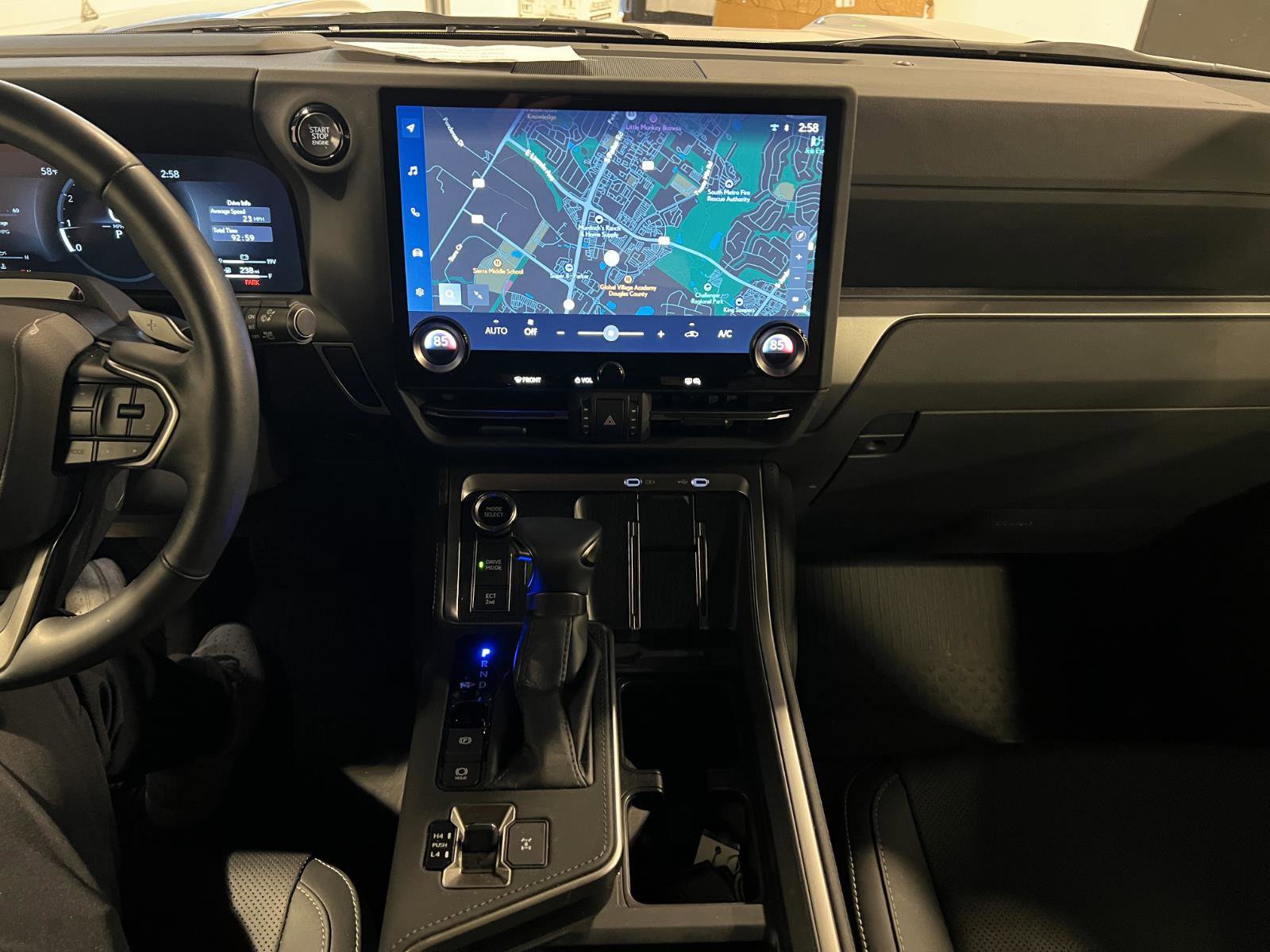 Used 2024 Lexus GX 550 w/ Accessory Package (31) image 16