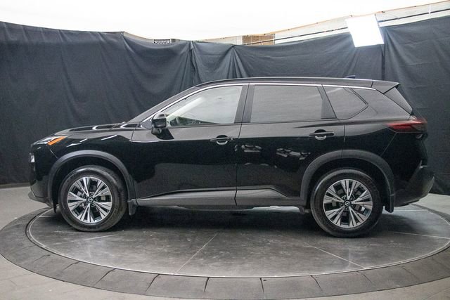 Used 2023 Nissan Rogue SV image 9