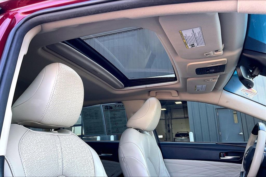 Used 2019 Toyota Avalon Limited w/ All Weather Liner Package FWD image 22