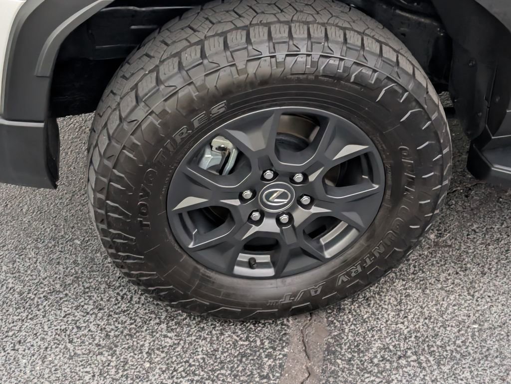 Used 2024 Lexus GX 550 image 9