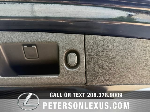 Used 2019 Cadillac Escalade ESV Platinum AWD/4WD image 25