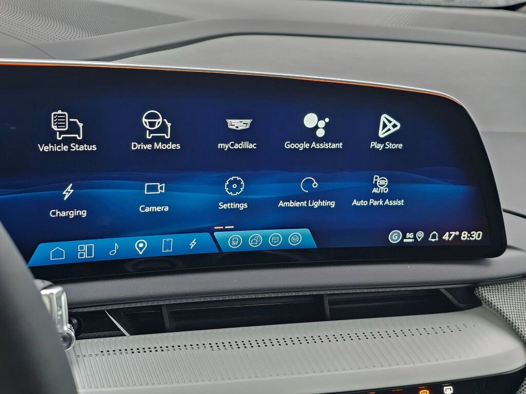 New 2026 Cadillac Optiq Luxury 2 image 33