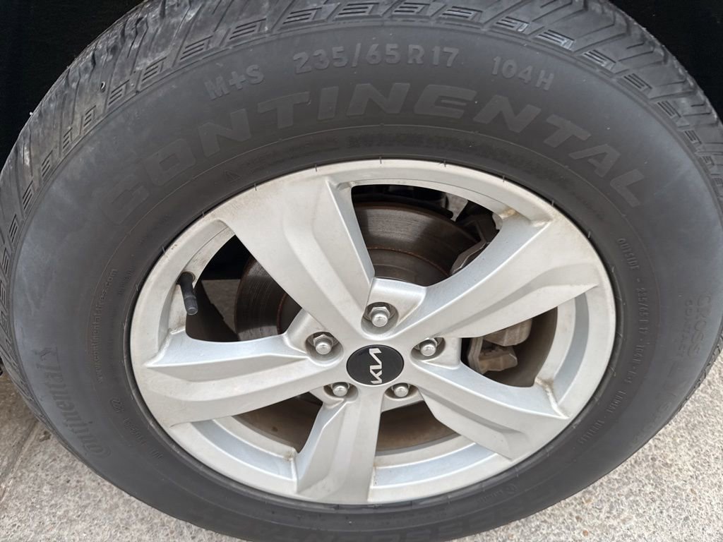 Used 2023 Kia Sorento LX image 27