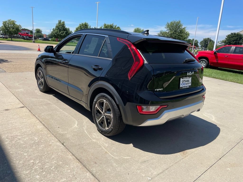 Used 2023 Kia Niro EX FWD image 7
